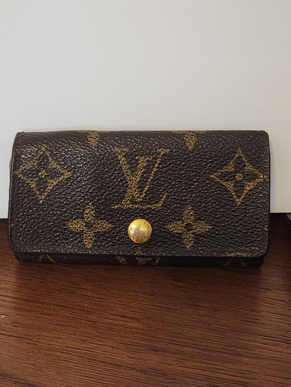Authentic Louis Vuitton Multicles 4 Key Holder In Monogram Canvas
